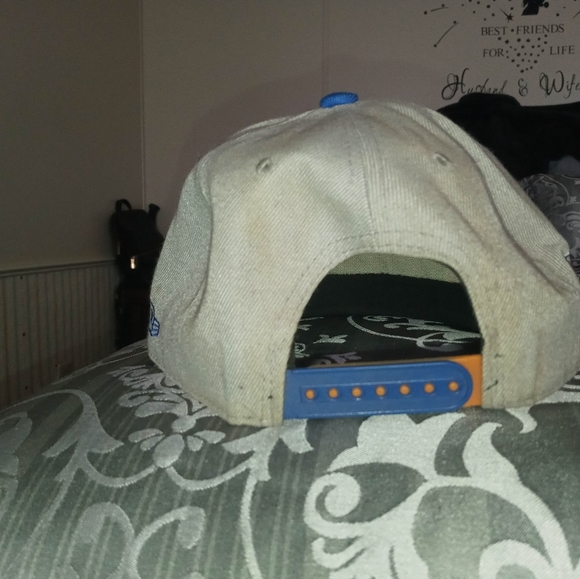 NFL and NBA snapbacks - Picture 7 of 10